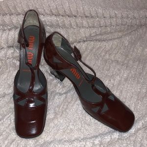 Vintage Miu Miu Size 35.5 T-Strap Cutout Patent Leather Mary Jane Heels 1990